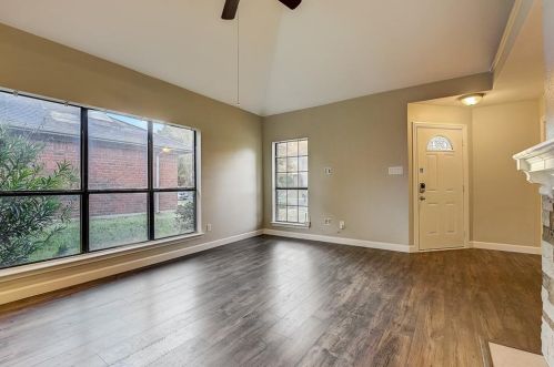 1613 San Francisco St, Carrollton TX 75007-5050 exterior