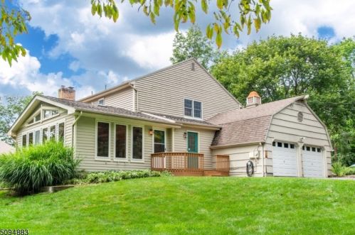 11 Evans Farm Rd, Morristown, NJ 07960-2806