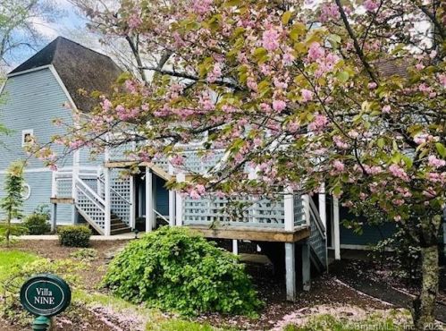 911 Old Pond Ln, Norwich, CT 06360-7049