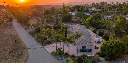 2021 Pleasant Heights Dr, Vista CA  92084-2844 exterior