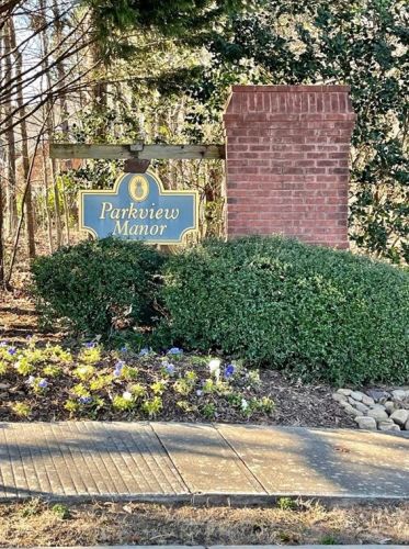 352 Parkview Manor Dr, Tucker, GA 30084-8912