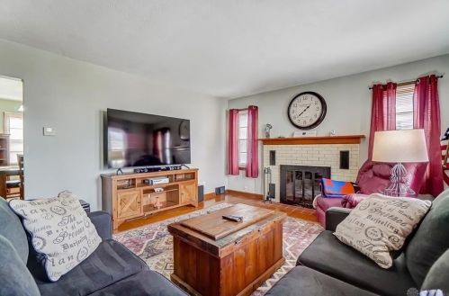 221 Parkwood Ave, Springfield OH  45506-2702 exterior