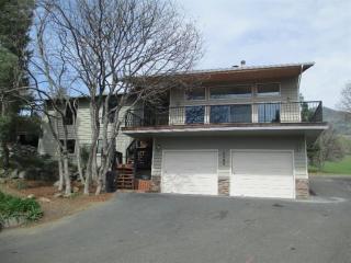 4585 Cloudcrest Dr, Medford, OR 97504-9363