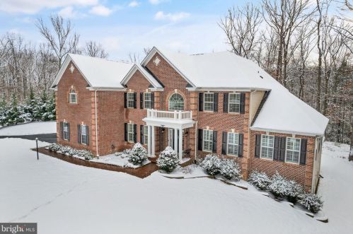 8817 Lake Hill Dr, Lorton, VA 22079-3210