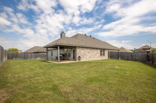 1712 Chivalry Ln, Fort Worth TX  76140-5780 exterior