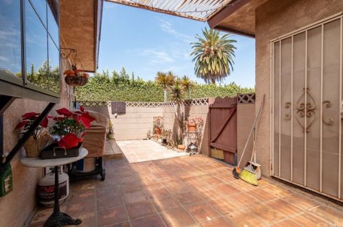 4151 132 St, Hawthorne CA 90250-5904 exterior