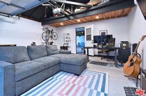 15220 Morrison St, Van Nuys CA  91403-1503 exterior