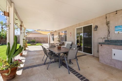 17876 Robusta Dr, Riverside CA  92503-7072 exterior