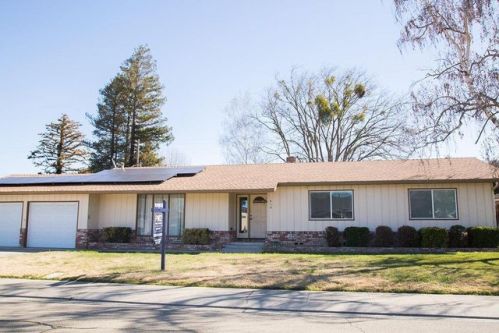 618 Baker Dr, Ripon, CA 95366-2518