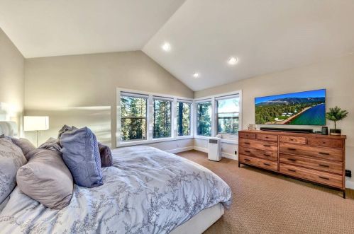 11114 Mougle Ln, Truckee CA  96161-6105 exterior