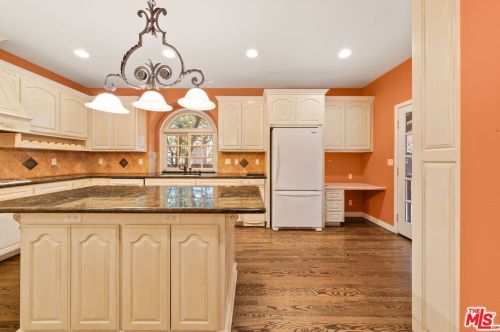 1347 San Luis Rey Dr, Glendale CA  91208-1961 exterior