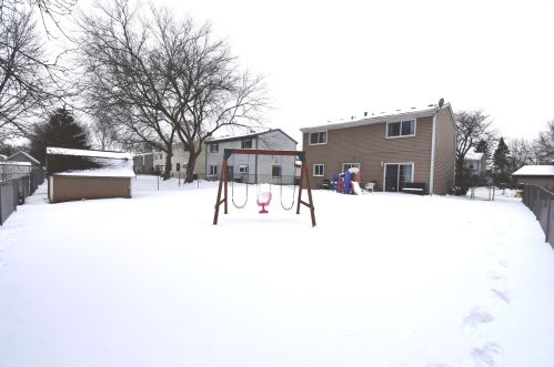 731 Sand Crk Dr, Carol Stream IL  60188-9138 exterior