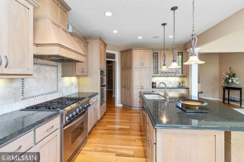 5 Hawthorne Ct, Saint Paul MN  55127-6476 exterior