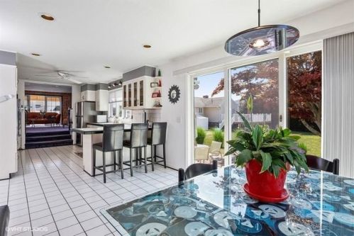 58 Winnapaug Rd, Westerly, RI 02891-3510