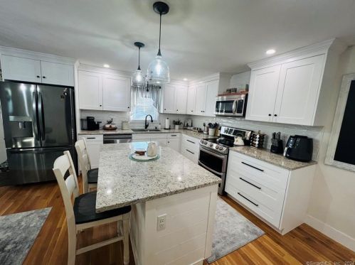 17 Hartshorn St, Killingly CT  06239-4118 exterior