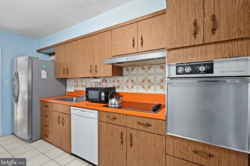 822 Malibu Dr, Silver Spring MD 20901-3648 exterior