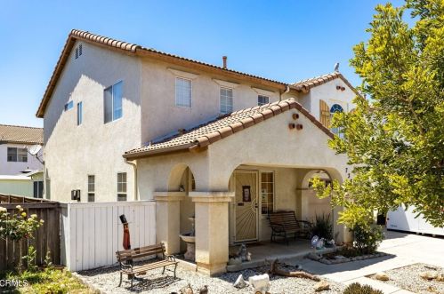733 Isela St, Oxnard, CA 93030-8093