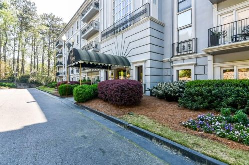 3203 Lenox Rd, Atlanta GA  30324-2512 exterior