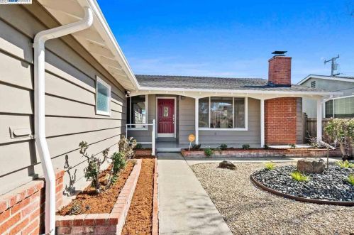 1324 Linfield Ln, Hayward, CA 94545-3137