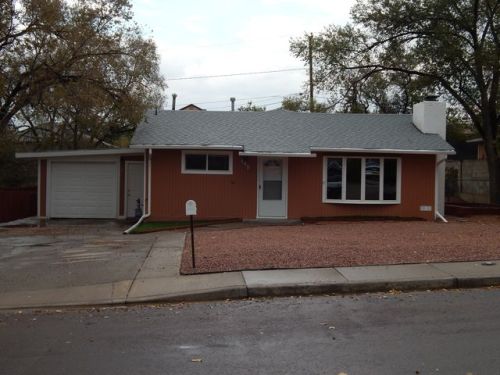 945 Henrietta Dr, Gallup, NM 87301-5441