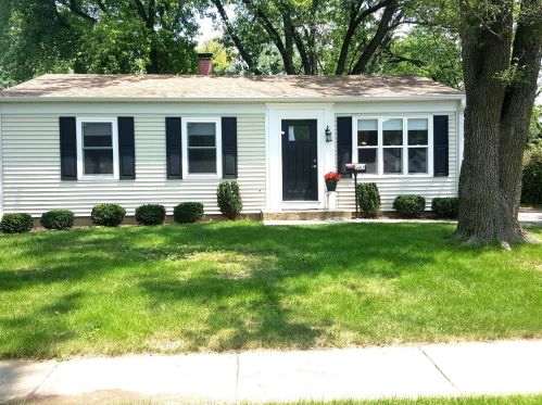 241 Navajo Trl, Buffalo Grove, IL 60089-2134