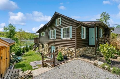 24 Lakeside Dr, Wantage, NJ 07461-4744