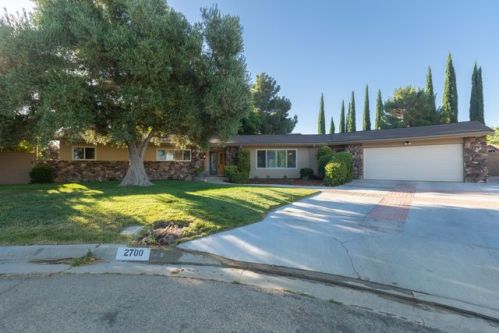 2700 Still Meadow Ln, Lancaster, CA 93536-5366