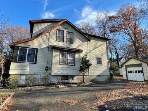 444 Newbridge Rd, Teaneck, NJ 07666-2942