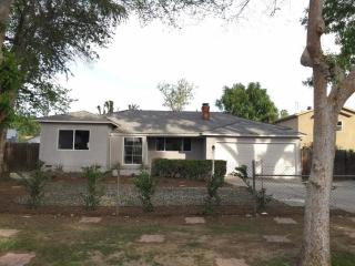 7520 Hesperia Ave, Los Angeles CA  91335-3241 exterior