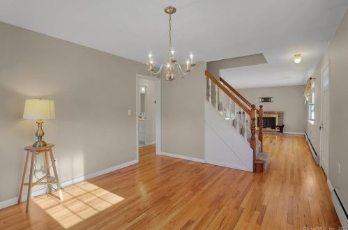 54 Saginaw St, Wapping CT  06074-2122 exterior