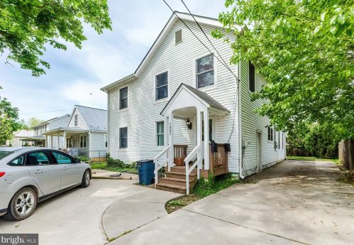 1057 Jefferson Ave, Charles Town, WV 25414-1240