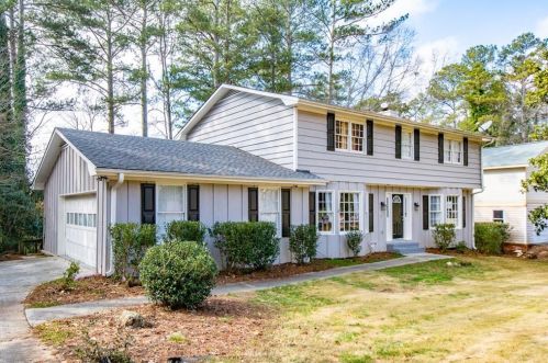 5490 Fieldgreen Dr, Stone Mountain, GA 30088-2814