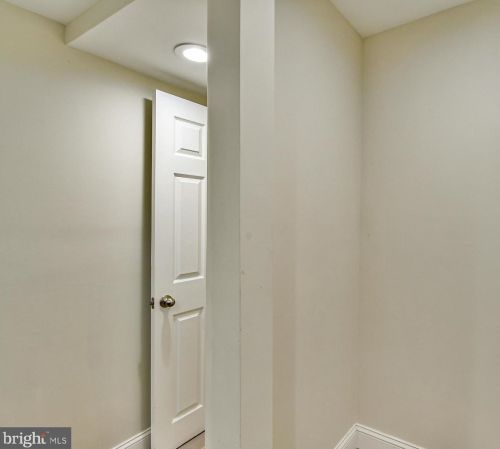 8708 Sundale Dr, Silver Spring MD 20910-5039 exterior