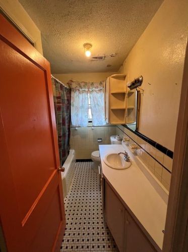 1805 54th St, Galveston, TX 77551-4720