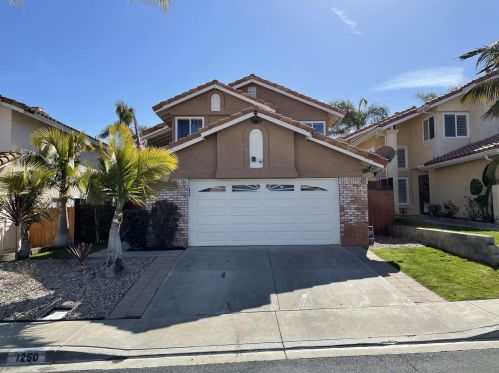 1250 Capistrano Ln, Vista, CA 92081-6327