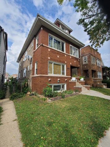 5124 Henderson St, Chicago, IL 60641-4242