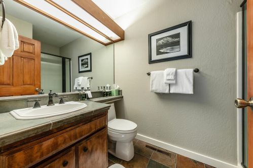 705 Conifer, Truckee CA  96161-3924 exterior