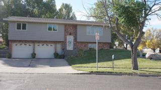 2301 Rolling Dr, Bismarck, ND 58501-3024