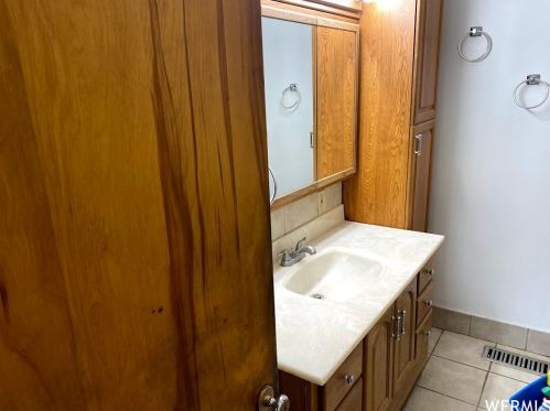 1331 8600, Sandy UT 84093-1367 exterior