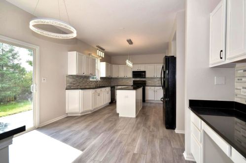 364 Messenger Cir, North Aurora IL  60542-1805 exterior
