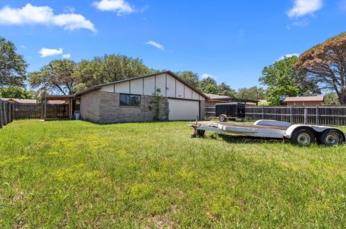 2821 Teakwood Dr, Garland TX  75044-5933 exterior