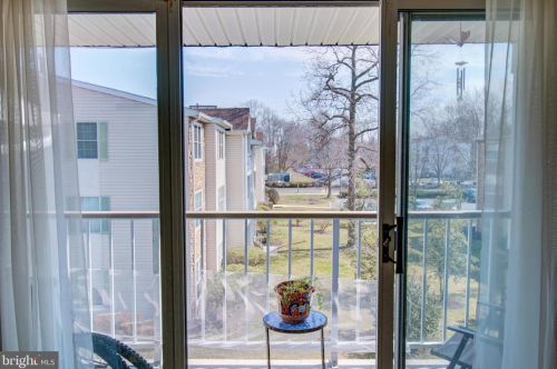 22 Hemlock Ct, Trenton, NJ 08619-4628