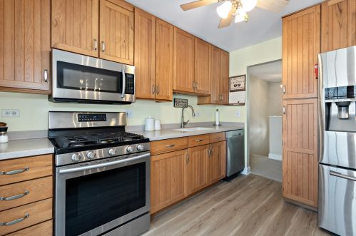 689 Sand Crk Dr, Carol Stream IL  60188-9135 exterior