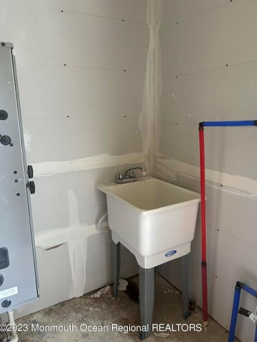 713 Asbury Ave, Tinton Falls NJ 07712-6103 exterior