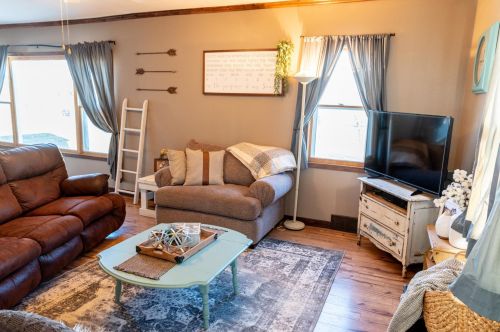 106 3rd St, Russell, MN 56169-4002