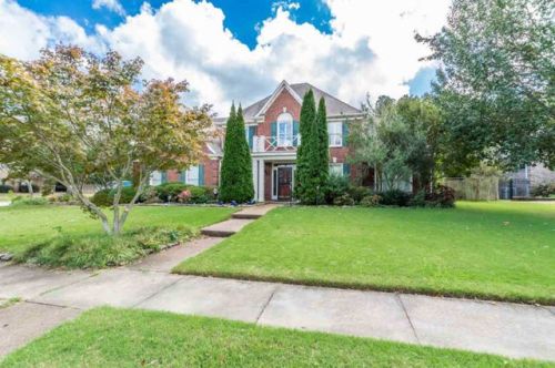 8781 River Hollow Dr, Cordova, TN 38016-1649