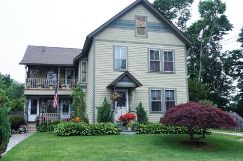4 Smith St, Niantic, CT 06357-2516