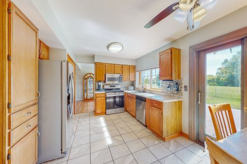 635 Paddock Dr, Wheeling, IL 60090-5951