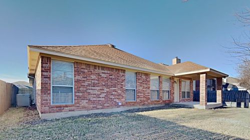 8129 Hulen Park Cir, Fort Worth TX  76123-1422 exterior