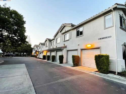1897 Sheri Ann Cir, San Jose, CA 95131-3535